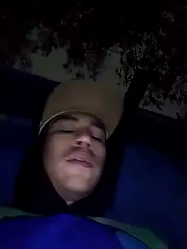 Snapshot of AlexAlejandro13 chatting on November 27, 12:35 am AlexAlejandro13 online show from November 27, 12:35 am