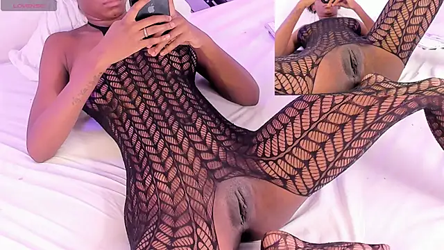 Snapshot of AgathaFoxx chatting on February 7, 4:37 am AgathaFoxx online show from February 7, 4:37 am