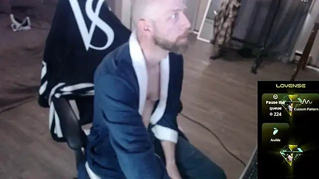 MaxRouger online show from March 1, 3:58 pm