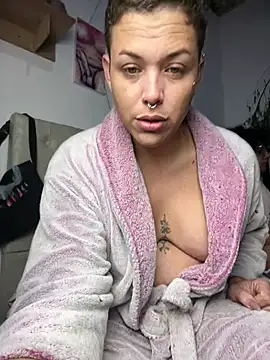 Alicbranca online show from April 15, 12:45 pm