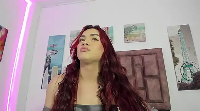 Snapshot of alexandra_fire69x chatting on January 17, 9:50 pm alexandra fire69x online show from January 17, 9:50 pm