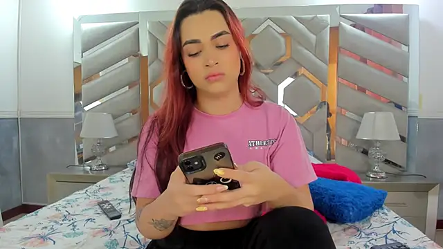 Snapshot of alexandra_fire69x chatting on December 4, 2:37 pm alexandra fire69x online show from December 4, 2:37 pm