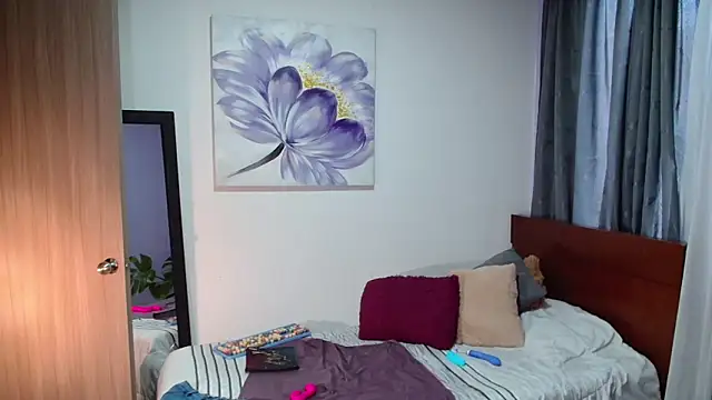 vanessabrown  online show from February 12, 1:06 pm