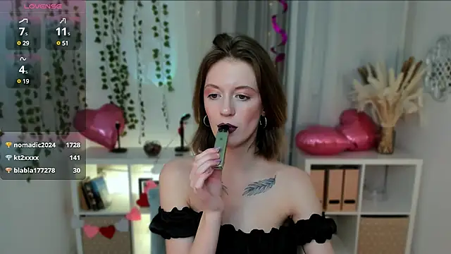 Snapshot of Salme_Sweet chatting on February 20, 12:19 am Salme Sweet online show from February 20, 12:19 am