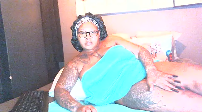 Snapshot of PearlSexxy69 chatting on March 3, 8:21 pm PearlSexxy69 online show from March 3, 8:21 pm