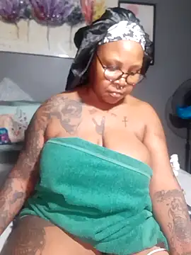 Snapshot of PearlSexxy69 chatting on March 16, 1:49 am PearlSexxy69 online show from March 16, 1:49 am