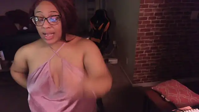 Snapshot of EntitledMistress chatting on December 20, 9:32 am EntitledMistress online show from December 20, 9:32 am