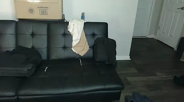 Snapshot of EntitledMistress chatting on January 10, 9:55 am EntitledMistress online show from January 10, 9:55 am