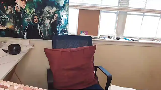 Snapshot of EntitledMistress chatting on November 24, 7:35 pm EntitledMistress online show from November 24, 7:35 pm