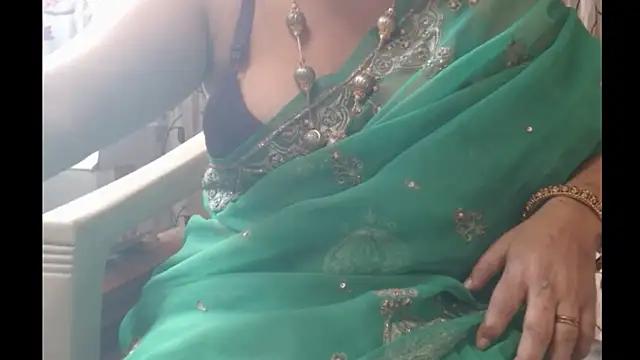 Snapshot of Star-Night chatting on November 23, 3:28 am Star-Night online show from November 23, 3:28 am