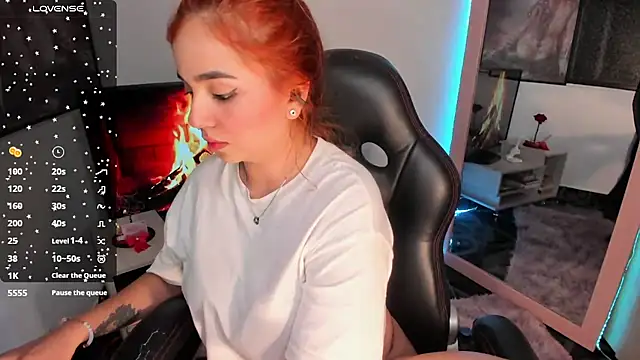 GiaBrooksX online show from March 17, 7:24 am