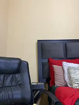 Snapshot of BADFATASS85 chatting on October 12, 10:25 am BADFATASS85 online show from October 12, 10:25 am