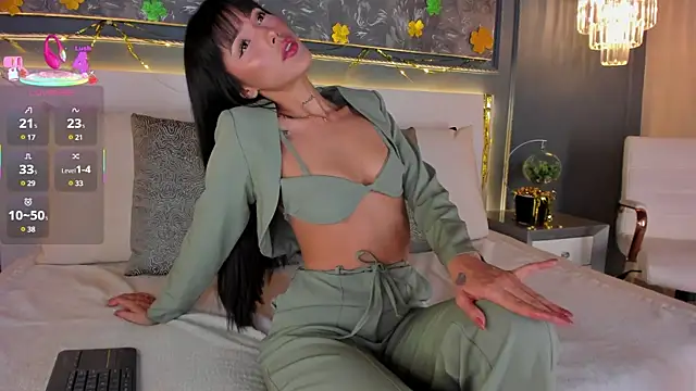 evamoretti online show from March 18, 1:21 am