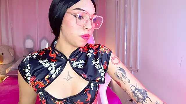Lyna love online show from October 15, 8:20 pm