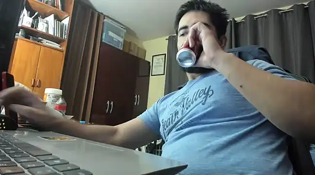 Snapshot of VonDoomdelToro chatting on December 9, 6:01 am VonDoomdelToro online show from December 9, 6:01 am