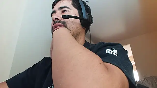 Snapshot of VonDoomdelToro chatting on February 9, 11:15 pm VonDoomdelToro online show from February 9, 11:15 pm