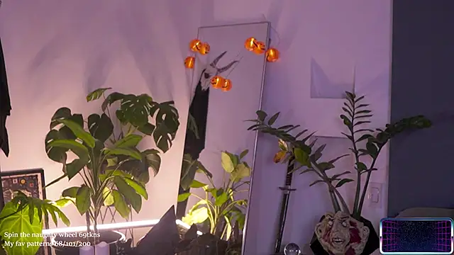 Snapshot of LucyAllenX chatting on October 27, 10:14 pm LucyAllenX online show from October 27, 10:14 pm