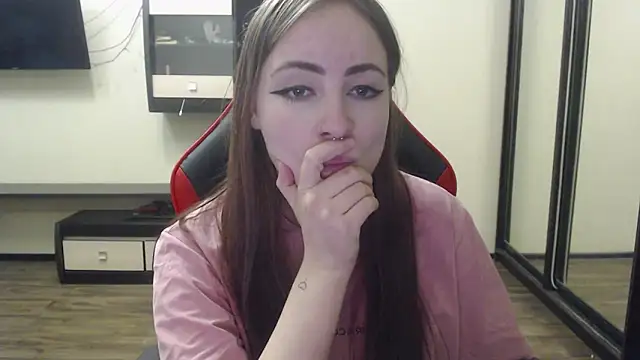 Snapshot of Laralianna chatting on December 25, 4:32 pm Laralianna online show from December 25, 4:32 pm