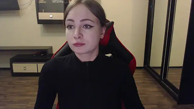 Snapshot of Laralianna chatting on January 9, 7:42 am Laralianna online show from January 9, 7:42 am