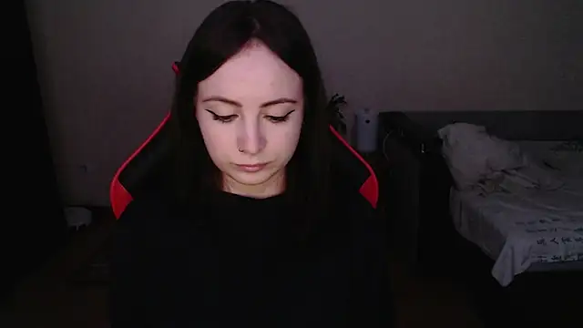 Snapshot of Laralianna chatting on November 10, 12:20 am Laralianna online show from November 10, 12:20 am