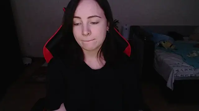 Snapshot of Laralianna chatting on November 11, 12:10 am Laralianna online show from November 11, 12:10 am