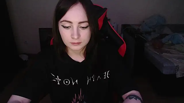 Snapshot of Laralianna chatting on December 17, 4:24 pm Laralianna online show from December 17, 4:24 pm