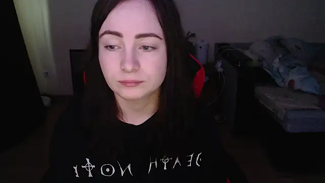 Snapshot of Laralianna chatting on December 18, 10:43 am Laralianna online show from December 18, 10:43 am