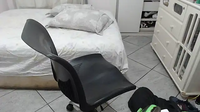 MysterBearMG online show from October 27, 11:41 pm