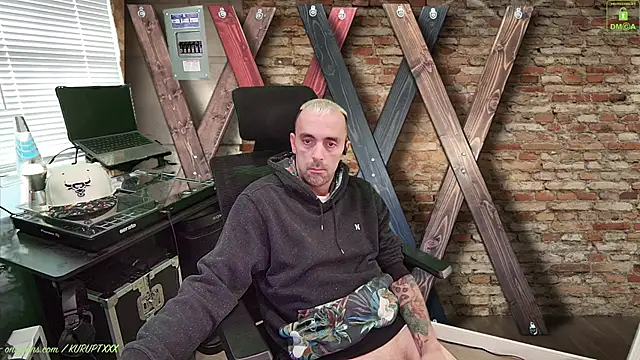 Snapshot of kuruptxxx_live chatting on January 18, 5:37 pm kuruptxxx live online show from January 18, 5:37 pm