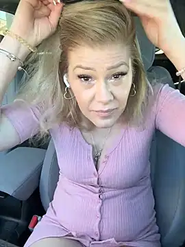 Snapshot of Lexi_Shocker chatting on February 24, 5:31 pm Lexi Shocker online show from February 24, 5:31 pm