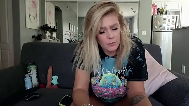 Snapshot of Lexi_Shocker chatting on September 16, 5:25 pm Lexi Shocker online show from September 16, 5:25 pm