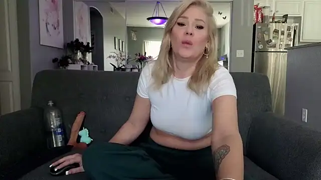 Snapshot of Lexi_Shocker chatting on November 3, 6:31 pm Lexi Shocker online show from November 3, 6:31 pm