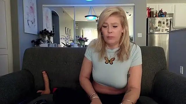 Snapshot of Lexi_Shocker chatting on November 17, 6:57 pm Lexi Shocker online show from November 17, 6:57 pm