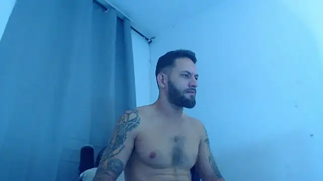 Snapshot of Oliverdrew_1 chatting on January 25, 3:19 am Oliverdrew 1 online show from January 25, 3:19 am