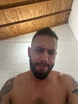 Snapshot of Oliverdrew_1 chatting on January 27, 12:01 am Oliverdrew 1 online show from January 27, 12:01 am