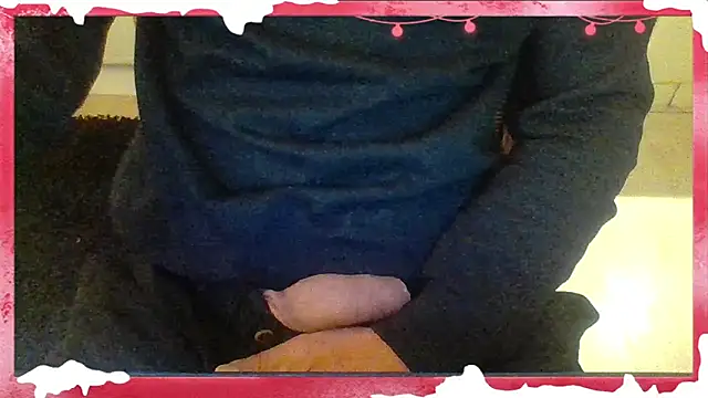 Snapshot of Remstr chatting on December 10, 10:26 pm Remstr online show from December 10, 10:26 pm