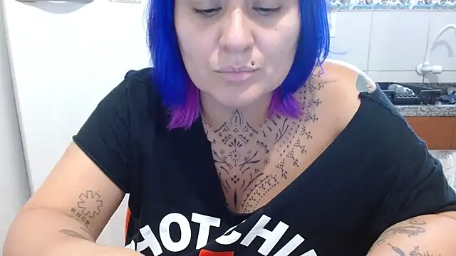 Snapshot of vaholiver chatting on November 4, 6:07 pm vaholiver online show from November 4, 6:07 pm