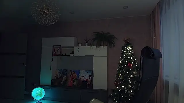 Snapshot of Cuddle_Cat chatting on December 4, 5:39 am Cuddle Cat online show from December 4, 5:39 am