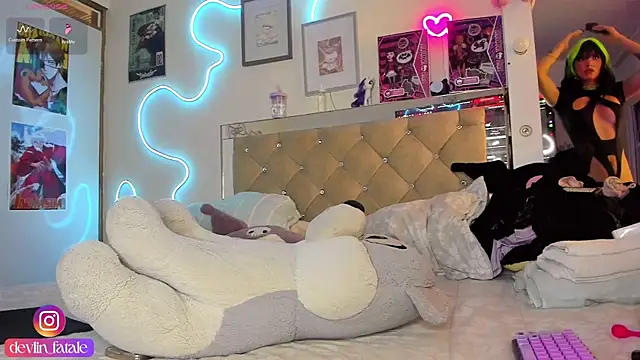 devlin nurmi online show from February 6, 6:13 pm