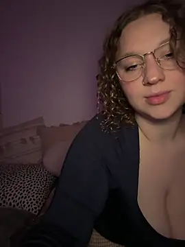 Snapshot of EmmieRae chatting on March 9, 6:11 pm EmmieRae online show from March 9, 6:11 pm