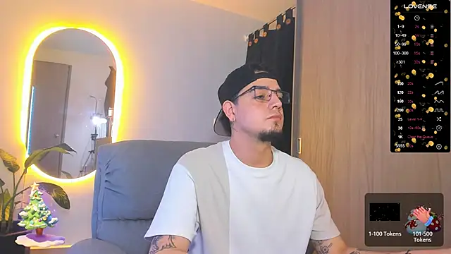 Snapshot of alejandro_calderon1 chatting on December 2, 5:48 am alejandro calderon1 online show from December 2, 5:48 am