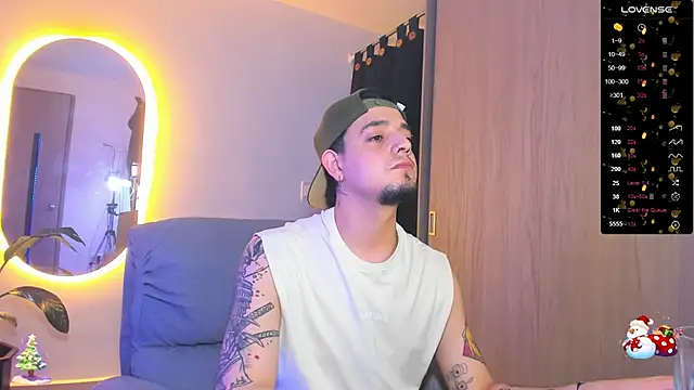 Snapshot of alejandro_calderon1 chatting on December 6, 5:20 am alejandro calderon1 online show from December 6, 5:20 am