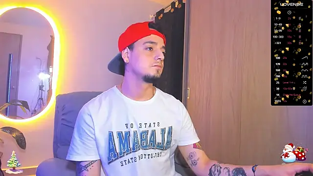 Snapshot of alejandro_calderon1 chatting on December 8, 4:35 am alejandro calderon1 online show from December 8, 4:35 am