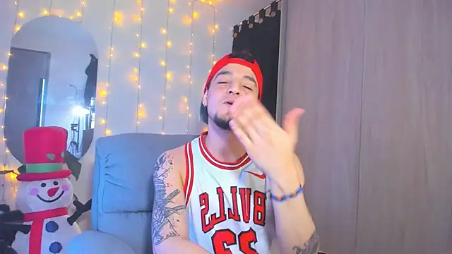 Snapshot of alejandro_calderon1 chatting on December 14, 6:13 am alejandro calderon1 online show from December 14, 6:13 am