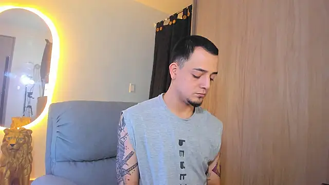 Snapshot of alejandro_calderon1 chatting on February 7, 6:03 am alejandro calderon1 online show from February 7, 6:03 am