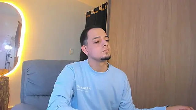 Snapshot of alejandro_calderon1 chatting on February 8, 4:25 am alejandro calderon1 online show from February 8, 4:25 am