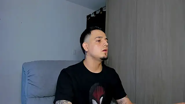 Snapshot of alejandro_calderon1 chatting on March 20, 11:23 pm alejandro calderon1 online show from March 20, 11:23 pm