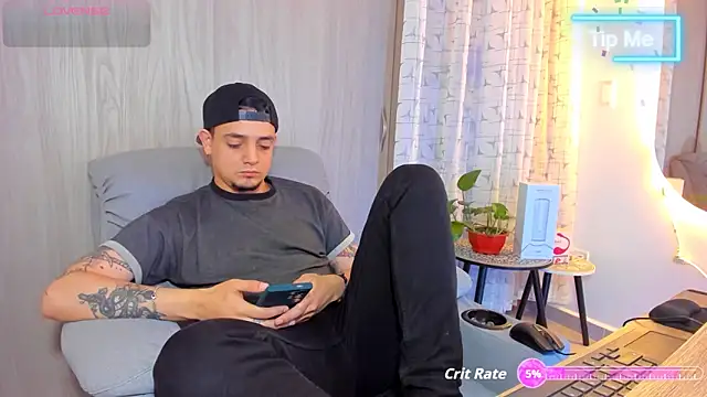 Snapshot of alejandro_calderon1 chatting on September 20, 5:41 am alejandro calderon1 online show from September 20, 5:41 am