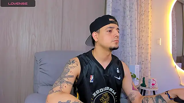 Snapshot of alejandro_calderon1 chatting on September 24, 12:25 am alejandro calderon1 online show from September 24, 12:25 am