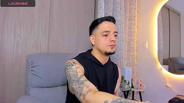 Snapshot of alejandro_calderon1 chatting on September 28, 4:40 am alejandro calderon1 online show from September 28, 4:40 am